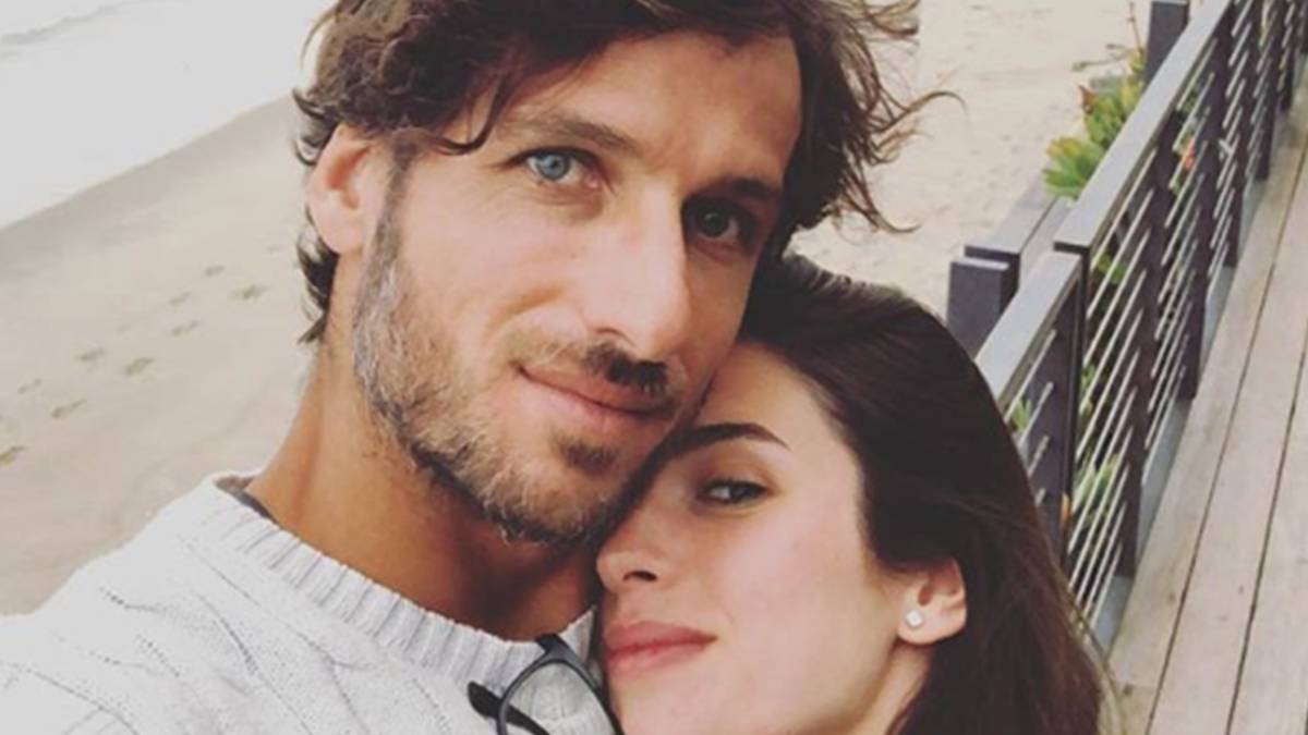 Feliciano López y Sandra Gago posando en una playa de Malibú, California. Foto Instagram @sandragago_