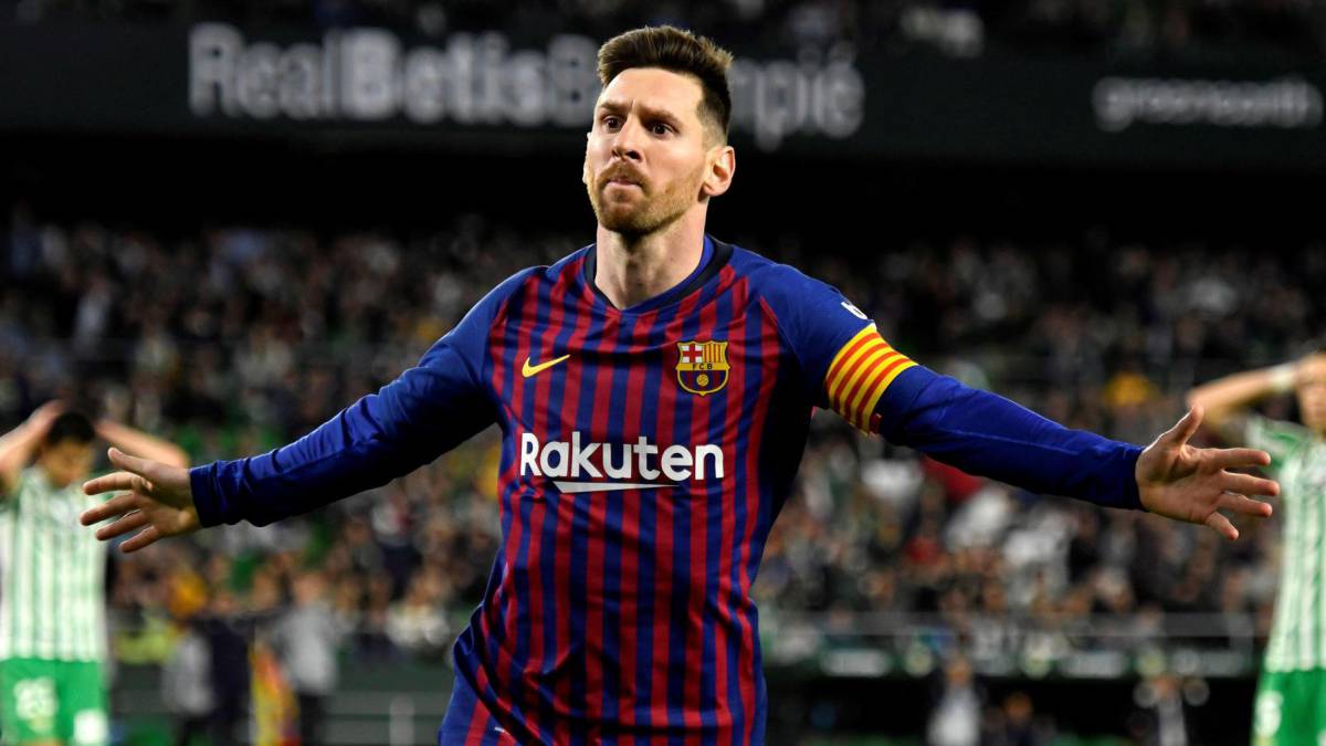 El delantero argentino del FC Barcelona, Leo Messi, celebrando el cuarto gol del equipo blaugrana durante el encuentro correspondiente a la jornada 28 de primera división que disputaron el 17 de marzo del 2019 en el estadio Benito Villamarín, en Sevilla. FOTO: EFE/Raúl Caro.