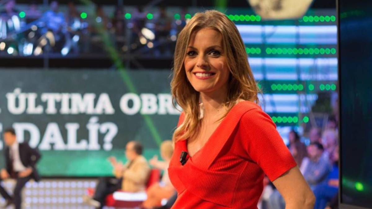 La periodista y presentadora de 'La Sexta Noche' Andrea Ropero en el plató de este programa. Foto Instagram @andrea_ropero