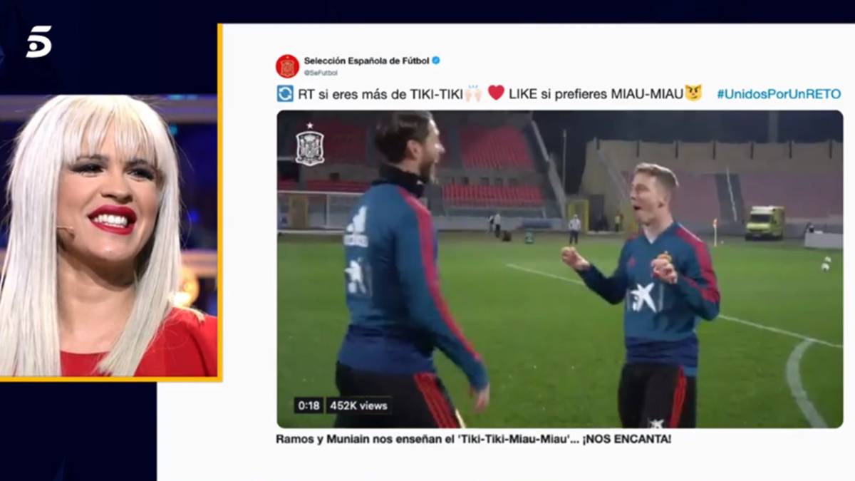 Ylenia Padilla en la gala 'GH Dúo: Límite 24 horas' del 27 de marzo de 2019 viendo muy sonriente el vídeo de Sergio Ramos e Iker Muniain imitando su 'tiki tiki miau miau' en un entrenamiento de la selección española.