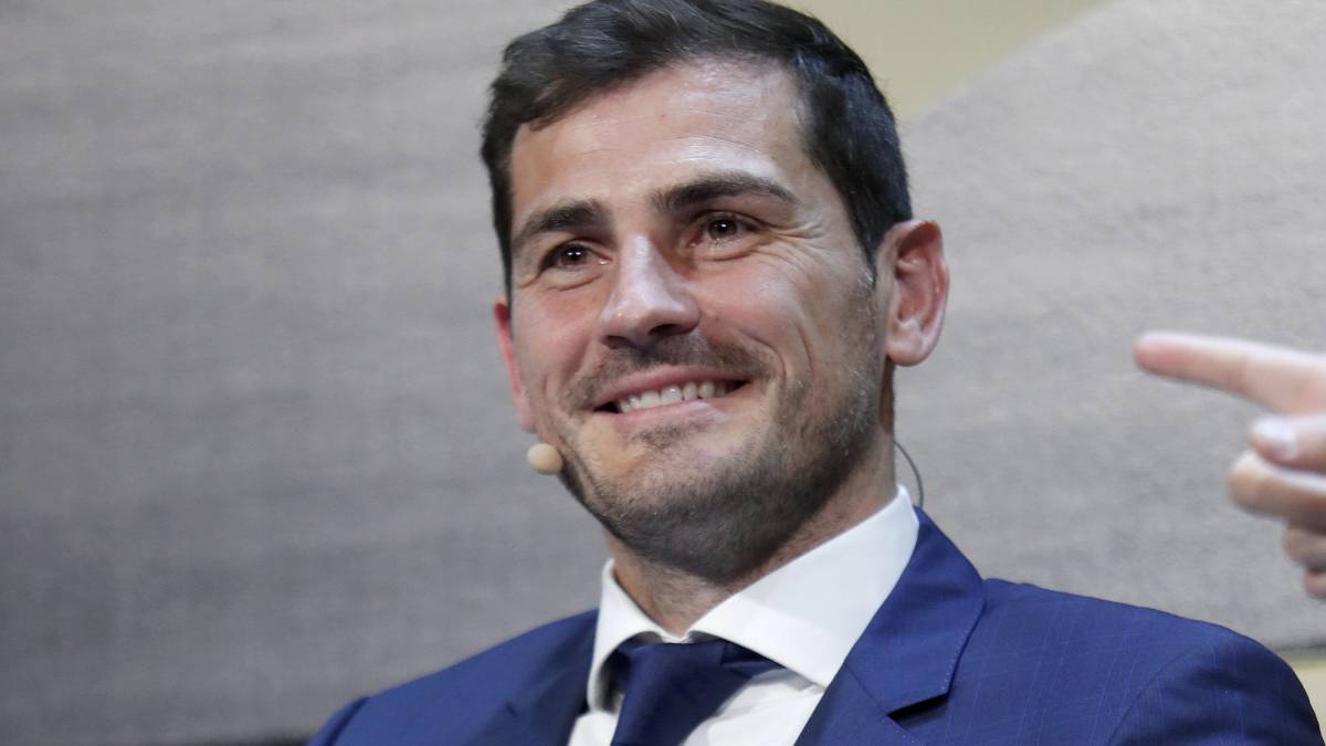 El look retro de Casillas que Sara Carbonero desaprueba: "Me cruzaría de acera"