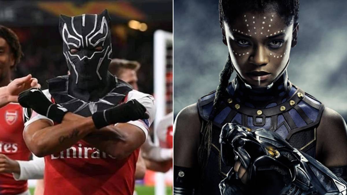 Pierre-Emerick Aubameyang celebrando un gol con el Arsenal con la máscara de Black Panther y de la actriz Leticia Wright en el papel de la superheroína Shuri que encarna en esta y otras películas del Universo Marvel. Fotos Facebook