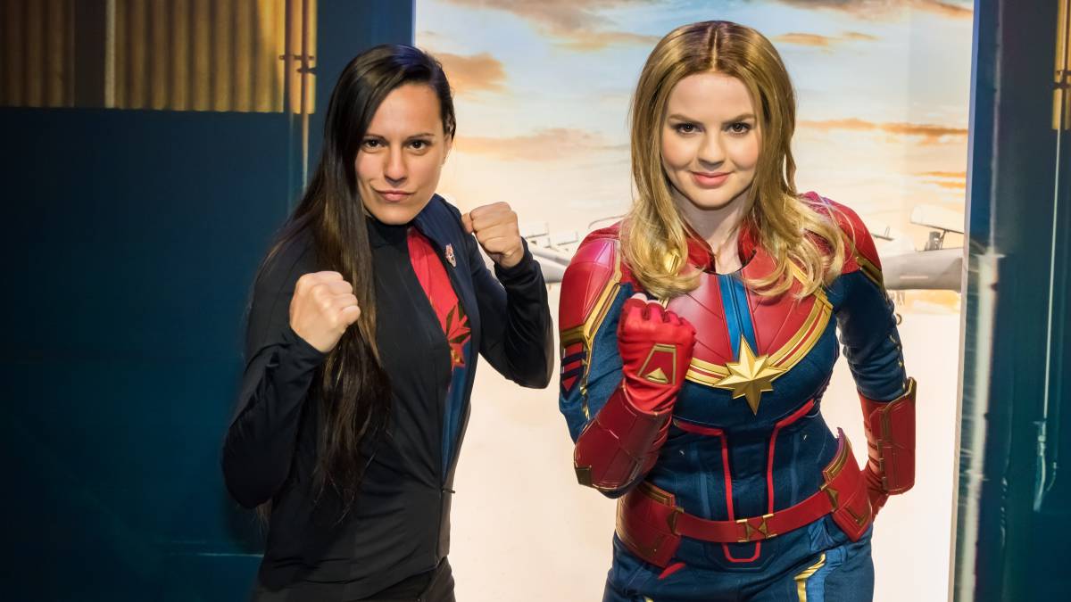 Joana Pastrana conoce en Disneyland Paris a 'Los Vengadores'