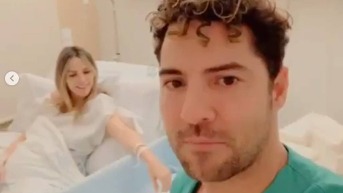David Bisbal y Rosanna Zanetti en el hospital con su hijo recién nacido, Matteo. Captura Instagram @davidbisbal