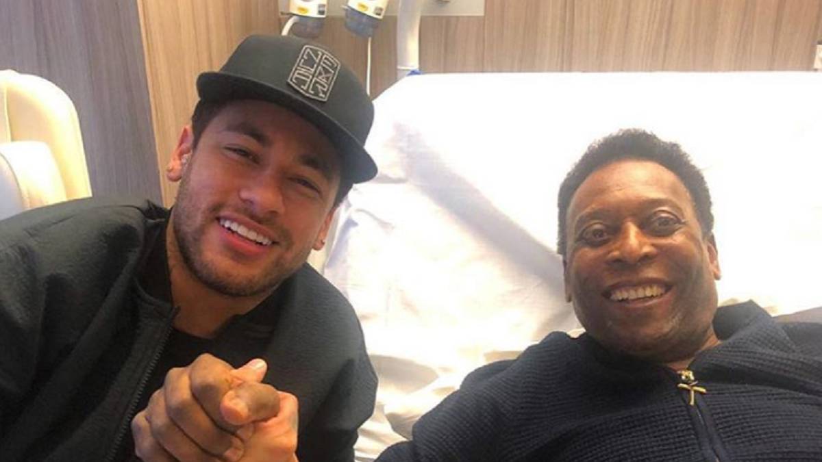 Neymar visita a Pelé mientras continúa hospitalizado en París