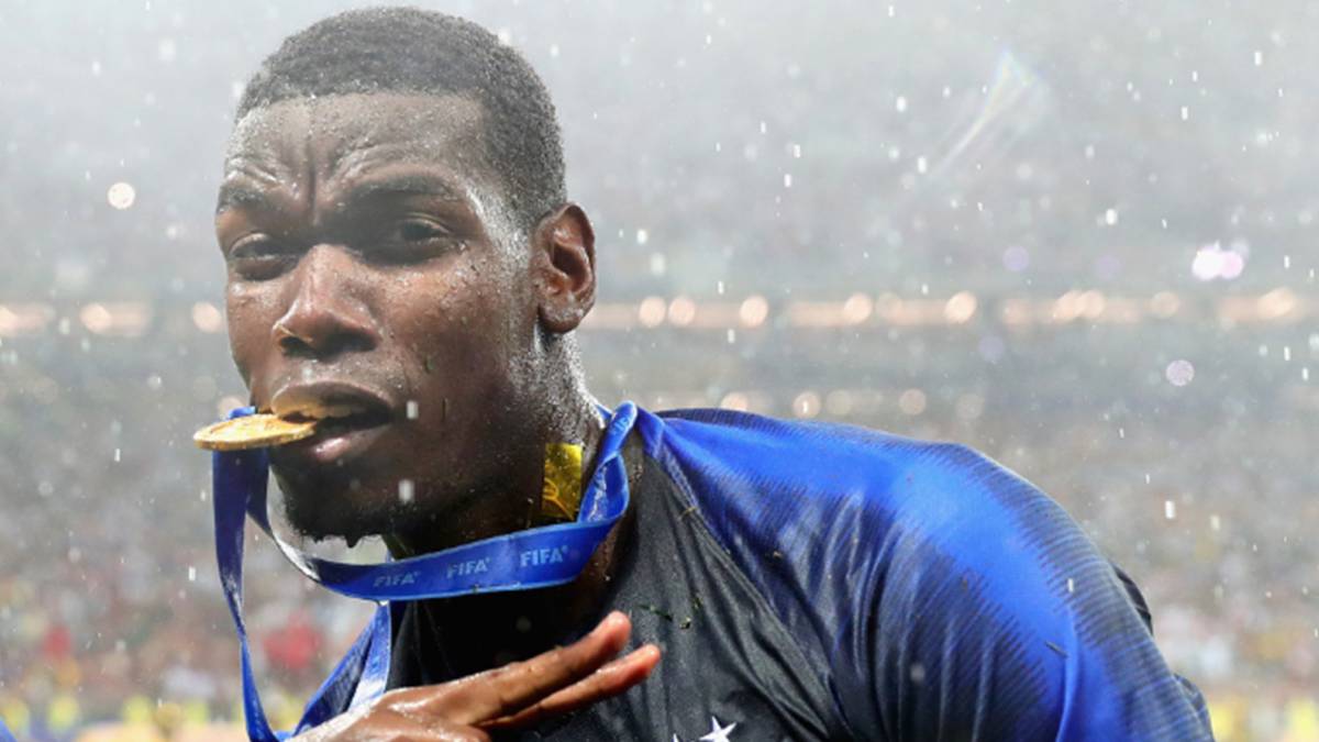 Paul Pogba mordiendo la medalla del Mundial 2018 tras proclamarse campeón con Francia. Foto Instagram @paulpogba