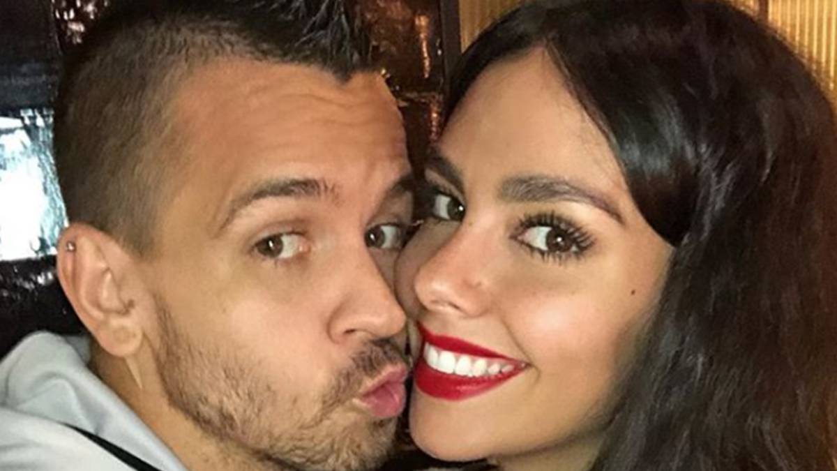 Dabiz Muñoz y Cristina Pedroche posando en una romántica y alegre fotografía. Foto Instagram @cristipedroche