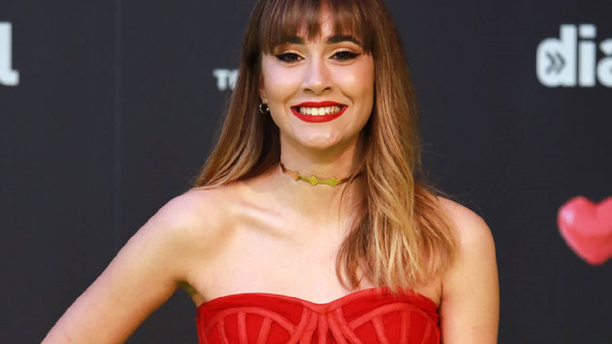 Aitana enciende Instagram: por su sensual foto en la playa y por 'oficializar' a su novio