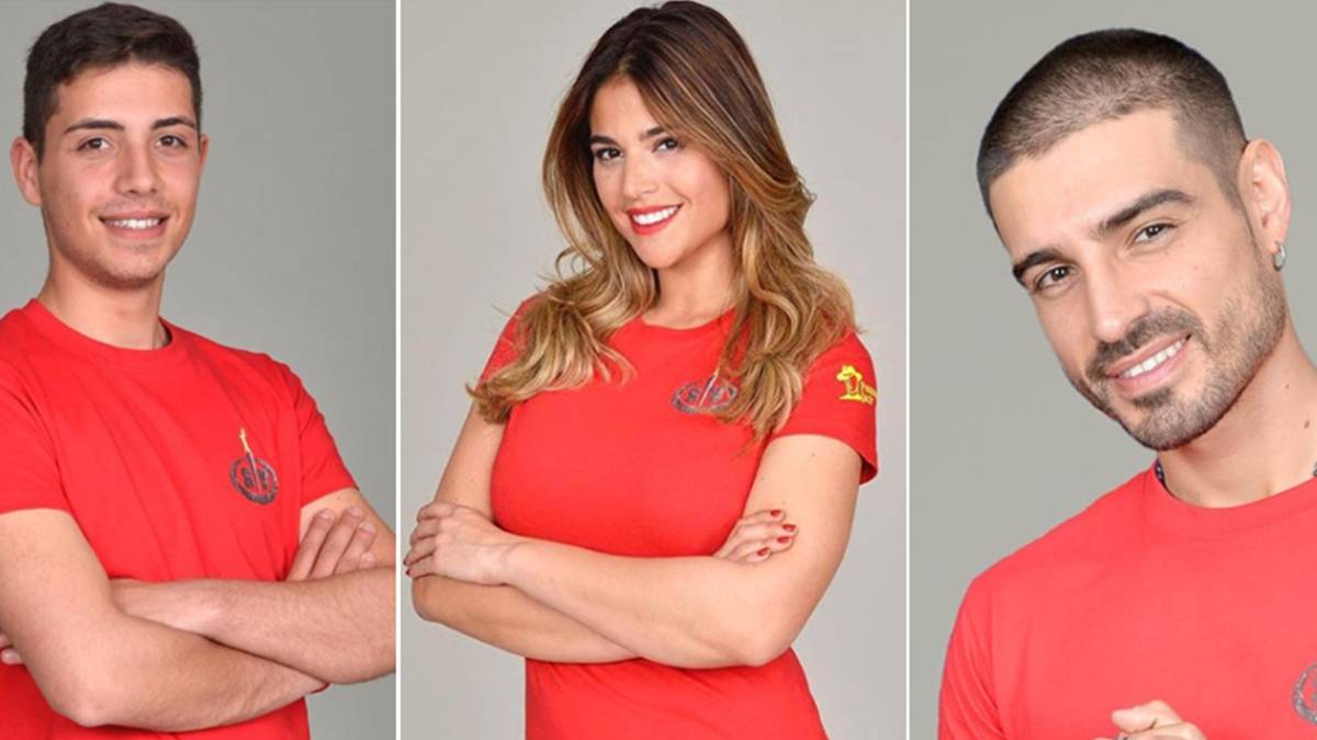 Jonathan Piqueras, Lidia Santos y Fabio Colloricchio posando con la camiseta oficial de 'Supervivientes 2019'. Fotos Instagram