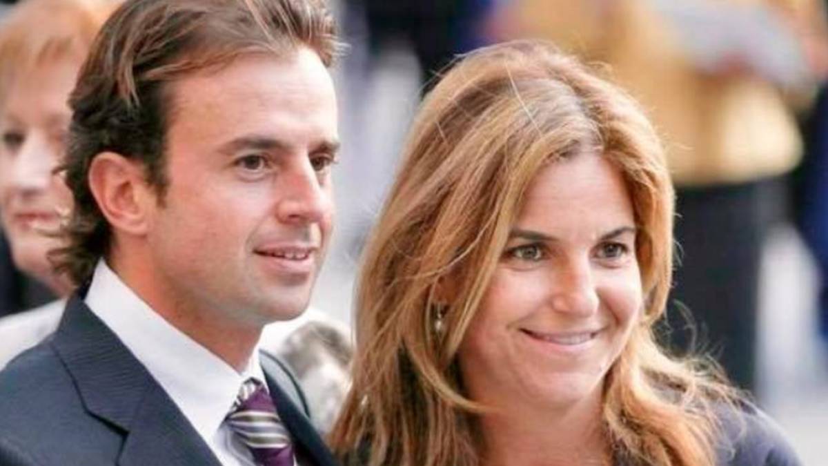 Arantxa Sánchez Vicario y Josep Santacana posando juntos en un evento cuando eran pareja. Foto Facebook