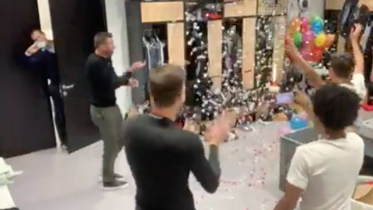 Fiesta en el vestuario de la Juventus: sorprenden a Barzagli por su cumpleaños