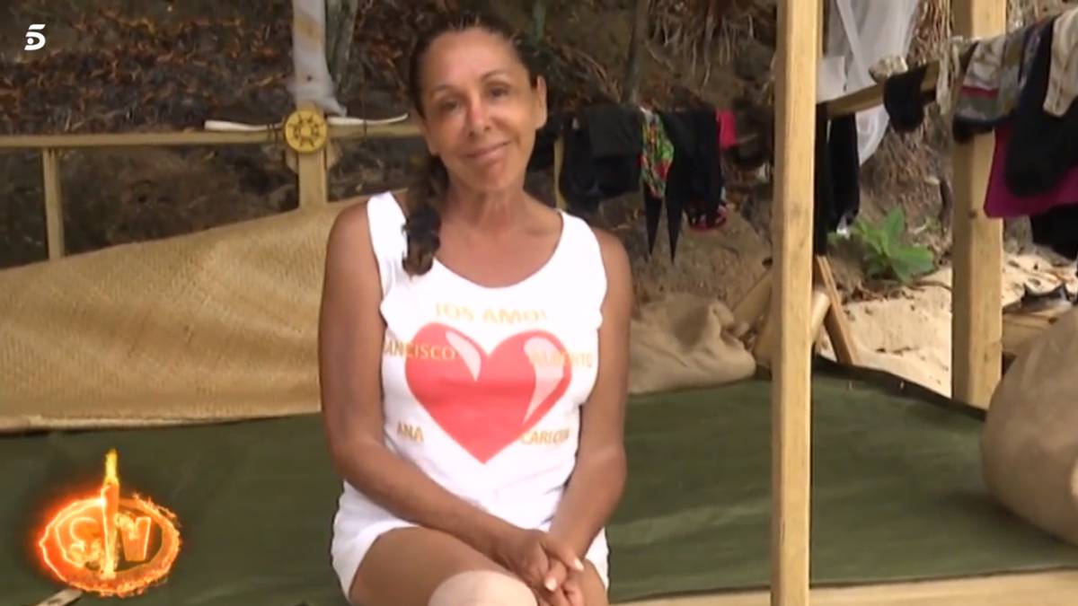 Isabel Pantoja en 'Supervivientes 2019' al confesar a sus compañeras que está enamorada. Foto: Captura Telecinco (Mediaset)