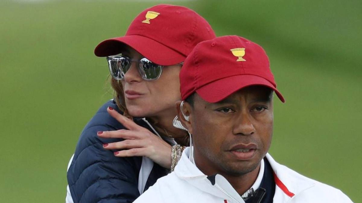 El golfista Tiger Woods y su novia, Erica Herman, en un campo de golf. Foto Facebook
