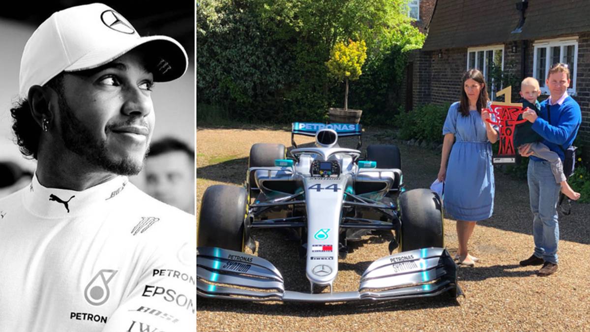 Imágenes de Lewis Hamilton sonriendo y del pequeño Harry Shaw, el niño enfermo en fase terminal al que le envío un Mercedes de Fórmula 1 y el premio de ganador del GP de España, posando con estos regalos junto a sus padres. Fotos Instagram/Twitter
