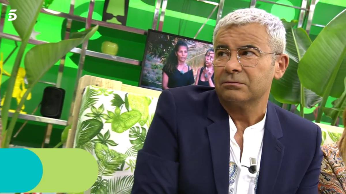 Jorge Javier Vázquez en 'Sálvame' hablando del abandono de las 'Azúcar Moreno' de 'Supervivientes'. Foto: Captura Telecinco (Mediaset)