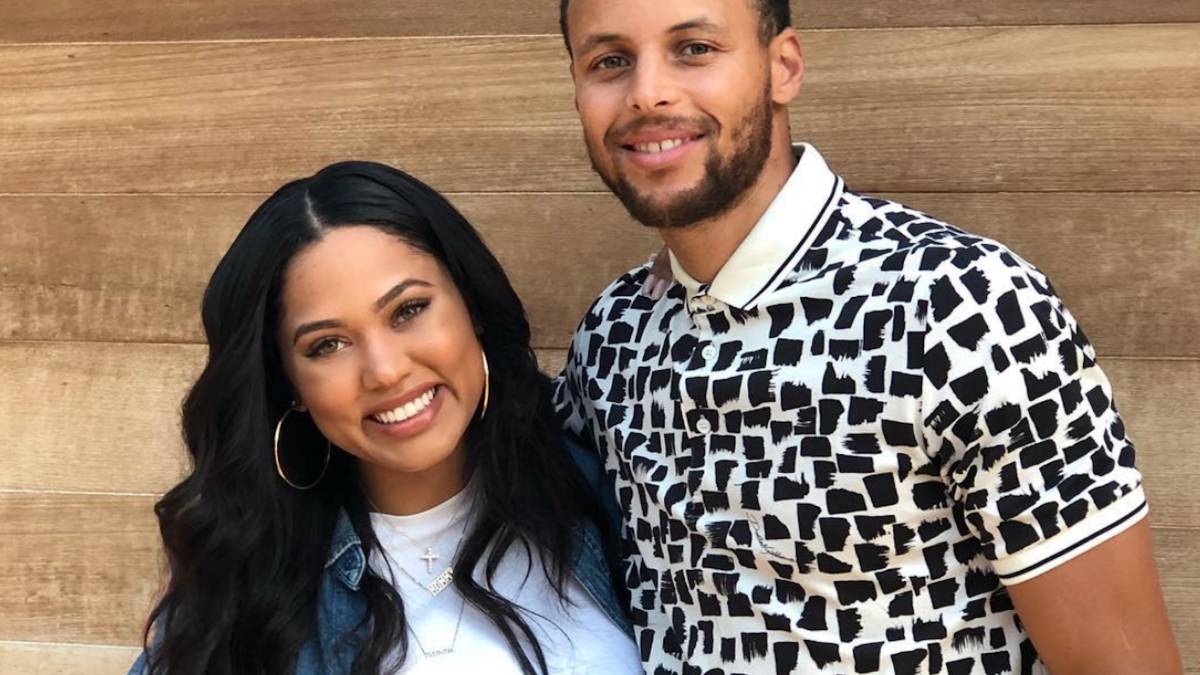 La mujer de Curry, sobre sus pechos: "No volvería a hacer algo así. Están peor que antes".