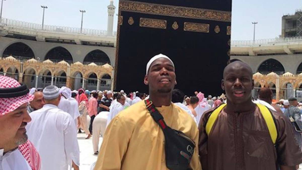 Paul Pogba en La Meca junto a Zouma.