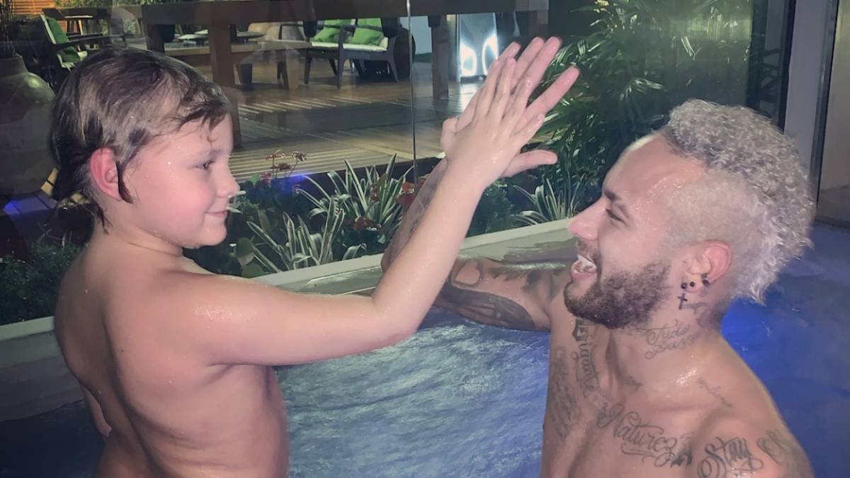 Neymar no ha pagado al médico que asistió el parto de su hijo