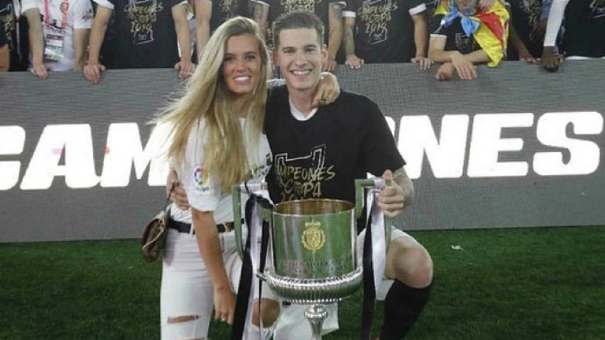 Santi Mina y su novia, protagonistas de la celebración con una foto viral