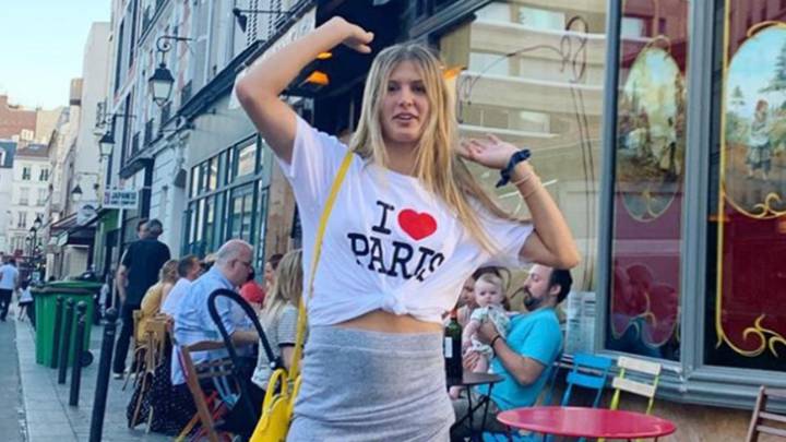 La tenista canadiense Genie Bouchard haciendo turismo en París con una camiseta blanca en la que se lee 'I love París'. Foto Instagram @geniebouchard