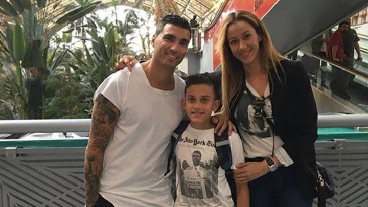 El fallecido futbolista José Antonio Reyes con su expareja, Ana López, y el hijo que tenían en común, José Antonio Jr. Foto Instagram @annacanddypilot