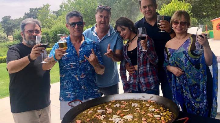 La paella de Alejandro Sanz y Camila Cabello tras triunfar en el Wanda