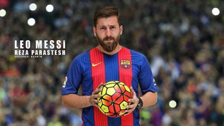 Reza Parastesh, el 'doble iraní de Leo Messi', posando con la camiseta del FC Barcelona y con un balón en las manos. Foto Instagram @rezaparastesh