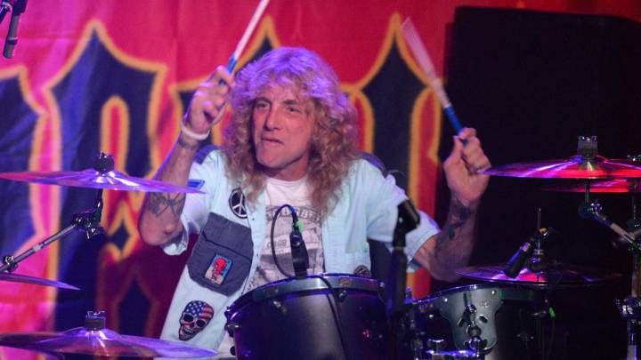 El exbatería de Guns N' Roses, hospitalizado de urgencia tras apuñalarse a sí mismo