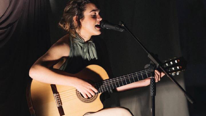 Amaia Romero enseña la portada de su primer disco y anuncia gira