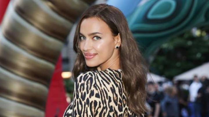 'El idiota', el complemento de Irina Shayk en el que muchos ven un claro mensaje