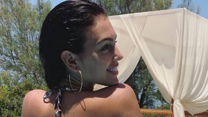 Georgina Rodríguez, al natural durante la siesta con sus hijos