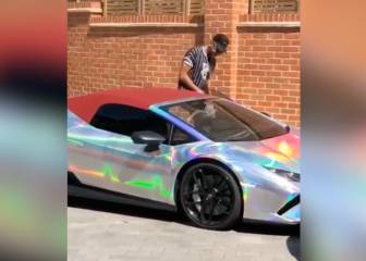 Aubameyang revoluciona las redes con sus lujosos coches y sus más que llamativos colores