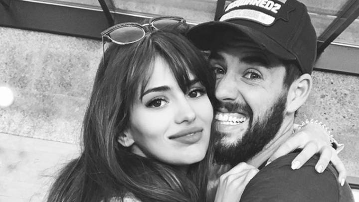 La actriz Sara Sálamo y el futbolista Isco Alarcón posando abrazados. Foto Instagram @sarasalamo