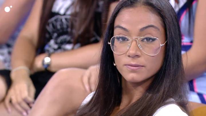 Dakota Tárrega en 'MYHYV' nada más enterarse de que su novio Rubén le ha sido infiel mientras concursaba en 'Supervivientes 2019'. Foto: Captura Cuatro