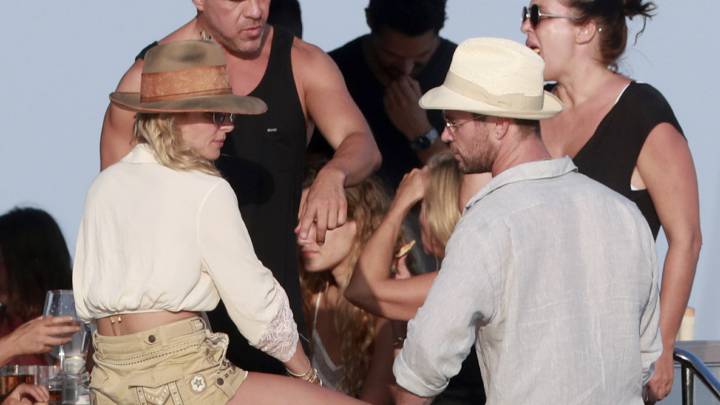 Elsa Pataky y Chris Hemsworth, con Matt Damon en Ibiza