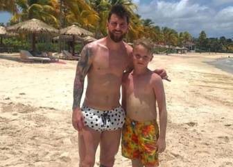 El niño que jugó con Messi en la playa: