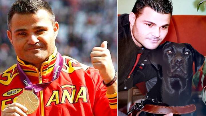 Imágenes del medallista paralímpico español David Casinos celebrando un oro y con su primer perro guía, Ximena, fallecida en julio de 2019 con 15 años.