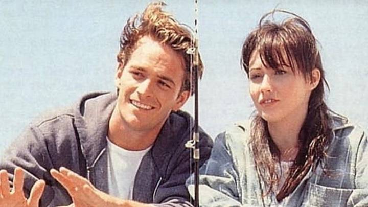Luke Perry y Shannen Doherty en una escena de 'Sensación de vivir'. Foto Instagram @theshando
