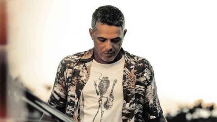 Alejandro Sanz con rostro serio y cabizbajo. Foto Instagram @alejandrosanz