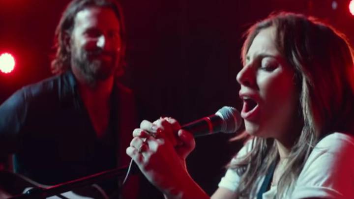 Lady Gaga cantando la canción ‘Shallow’ con Bradley Cooper en una escena de ‘Ha nacido una estrella’. Foto: Escena película 'Ha nacido una estrella'