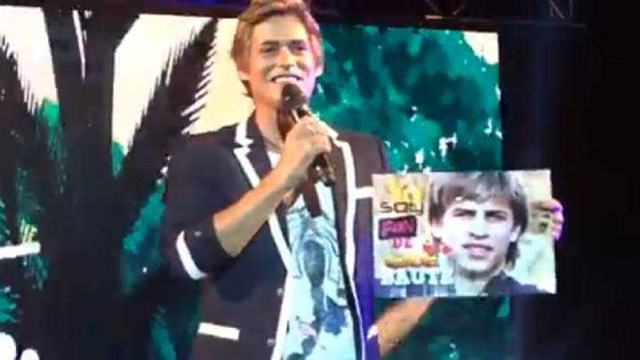 El 'troleo' a Carlos Baute en pleno concierto con una foto de Gerard Piqué