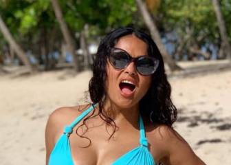 El espectacular posado de Salma Hayek en bikini a punto de cumplir 53 años