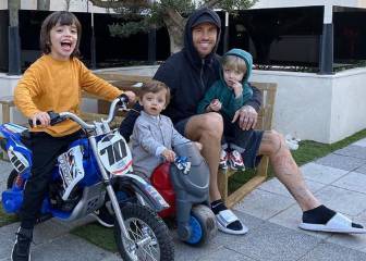 La tarde sobre ruedas de Sergio Ramos y sus hijos: