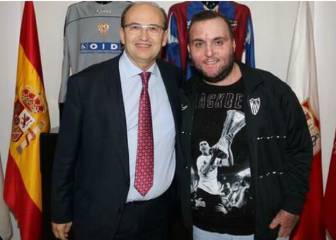 El primo de Reyes, único superviviente del accidente, volvió al estadio del Sevilla