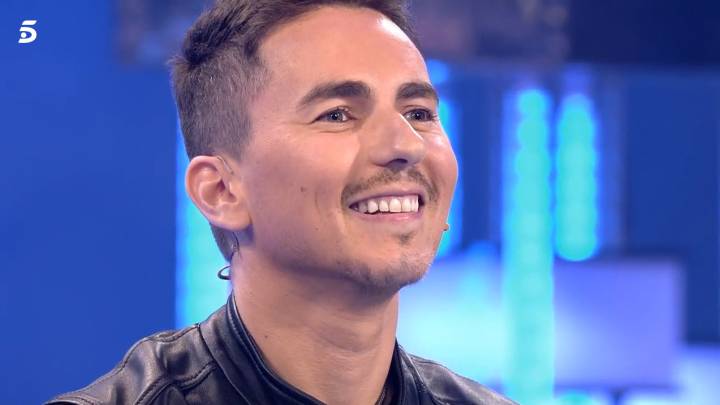 Jorge Lorenzo sorprende a un niño de 10 años y le lanza un dardo a Rossi