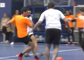 El 'estilo' futbolístico de Albert Rivera jugando que ha dado mucho juego en la red