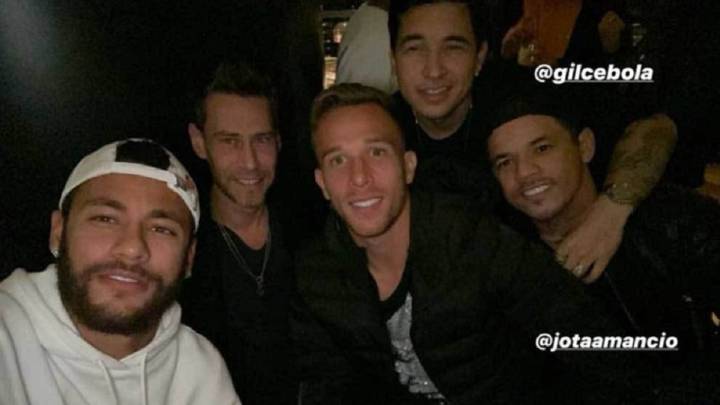 Neymar pasa el finde en Barcelona: fiesta y reencuentros con amigos