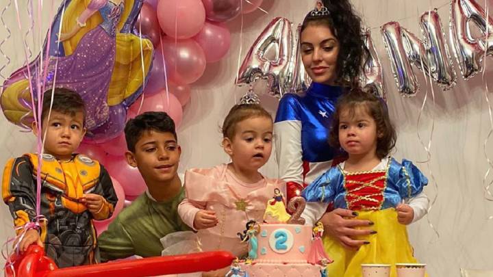 Cristiano Georgina Alana Martina cumpleaños