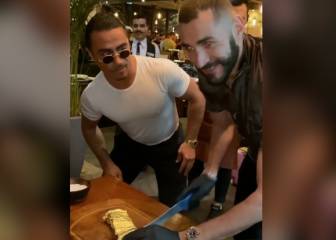 Benzema se une a la moda del 'Salt bae' pero con un plus de peligro que ningún otro le dio...