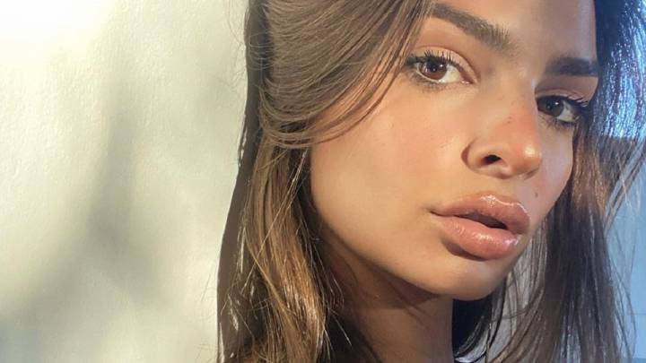 Emily Ratajkowski despidió el año con su foto más provocativa